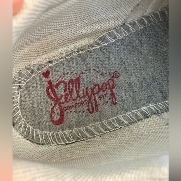 Women’s very cool size 8 sneakers with extra laces - Picture 16 of 16